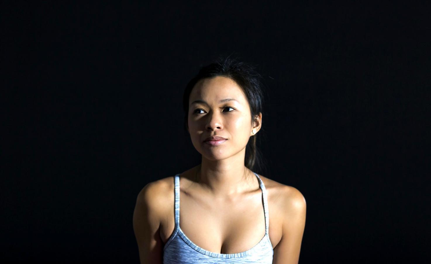 Detailliertes Special Effects Makeup in der Entstehung mit professionellen Techniken